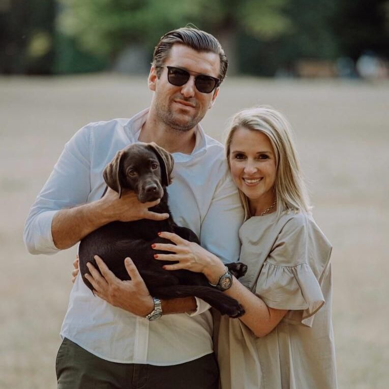 Franziska und Timo mit ihrem Hund Monti